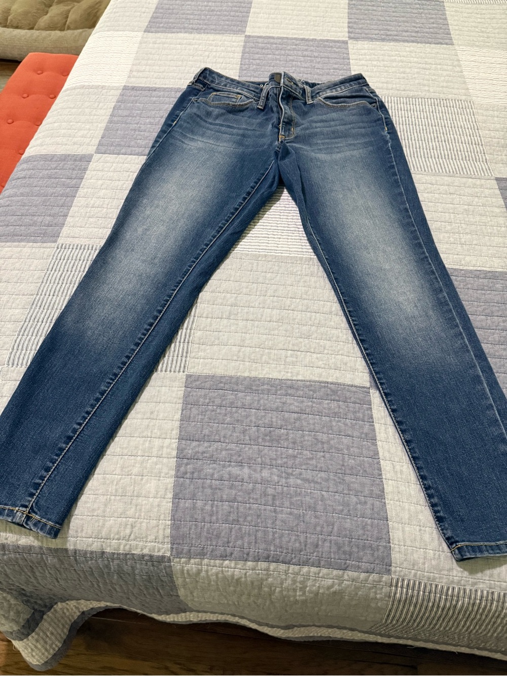 Universal Thread Women’s Dark Blue Skinny Jeans